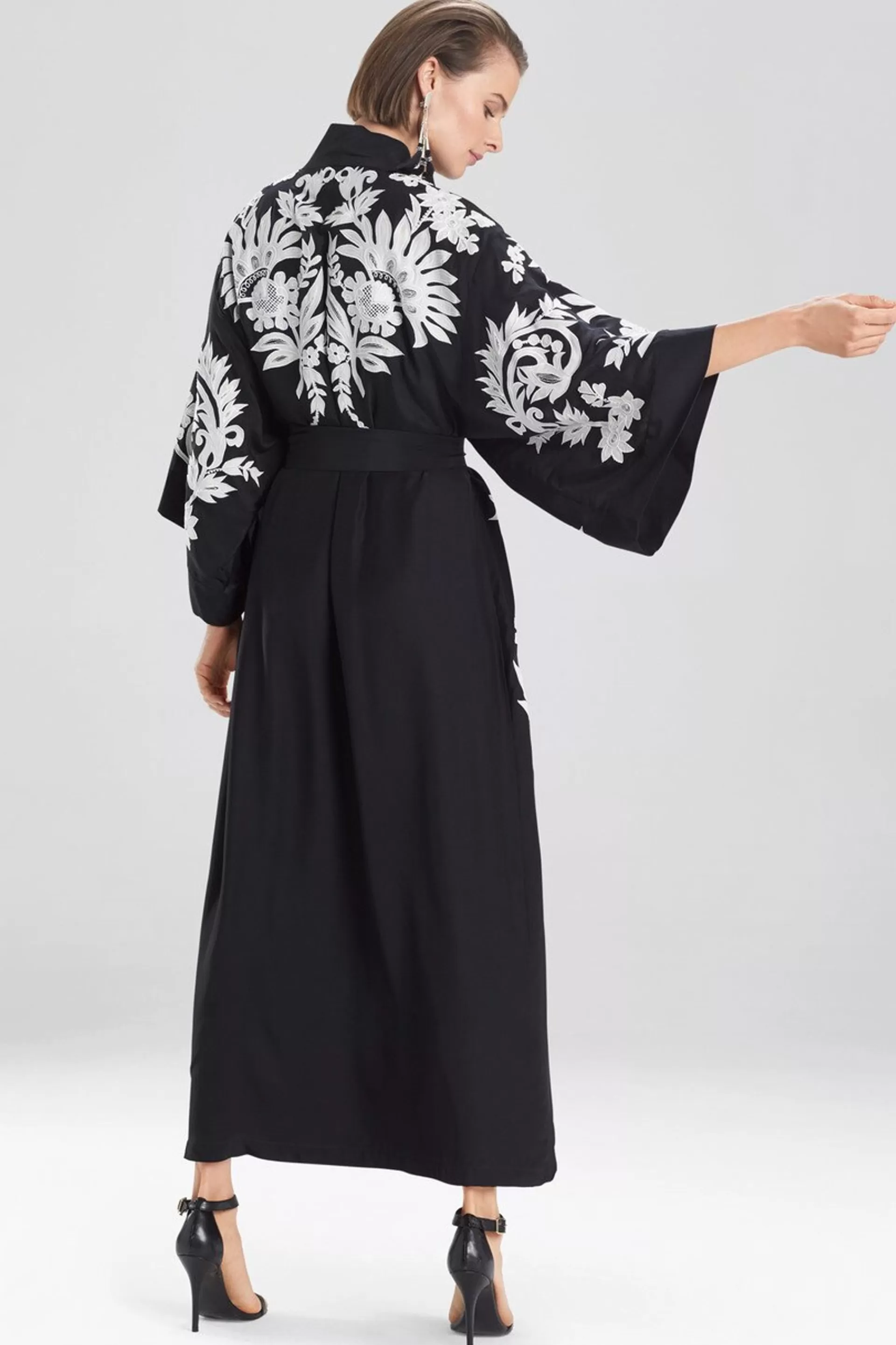 Natori Robes & Kimonos | Couture Robes<Couture Mantilla Scroll Embroidery Robe Black