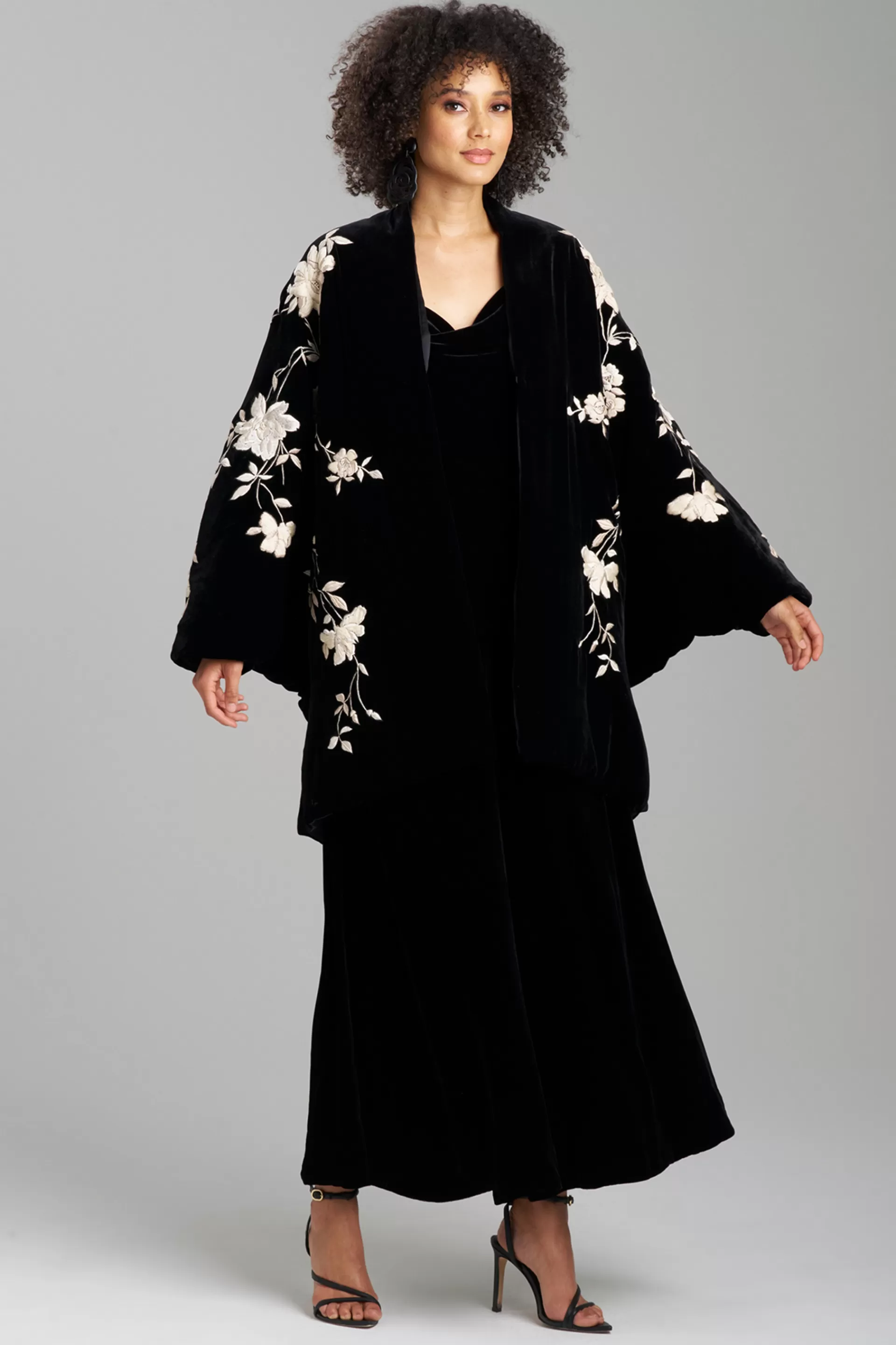 Natori Jackets & Outerwear | Couture Coats<Couture Velvet Silk Embroidered Coat Black