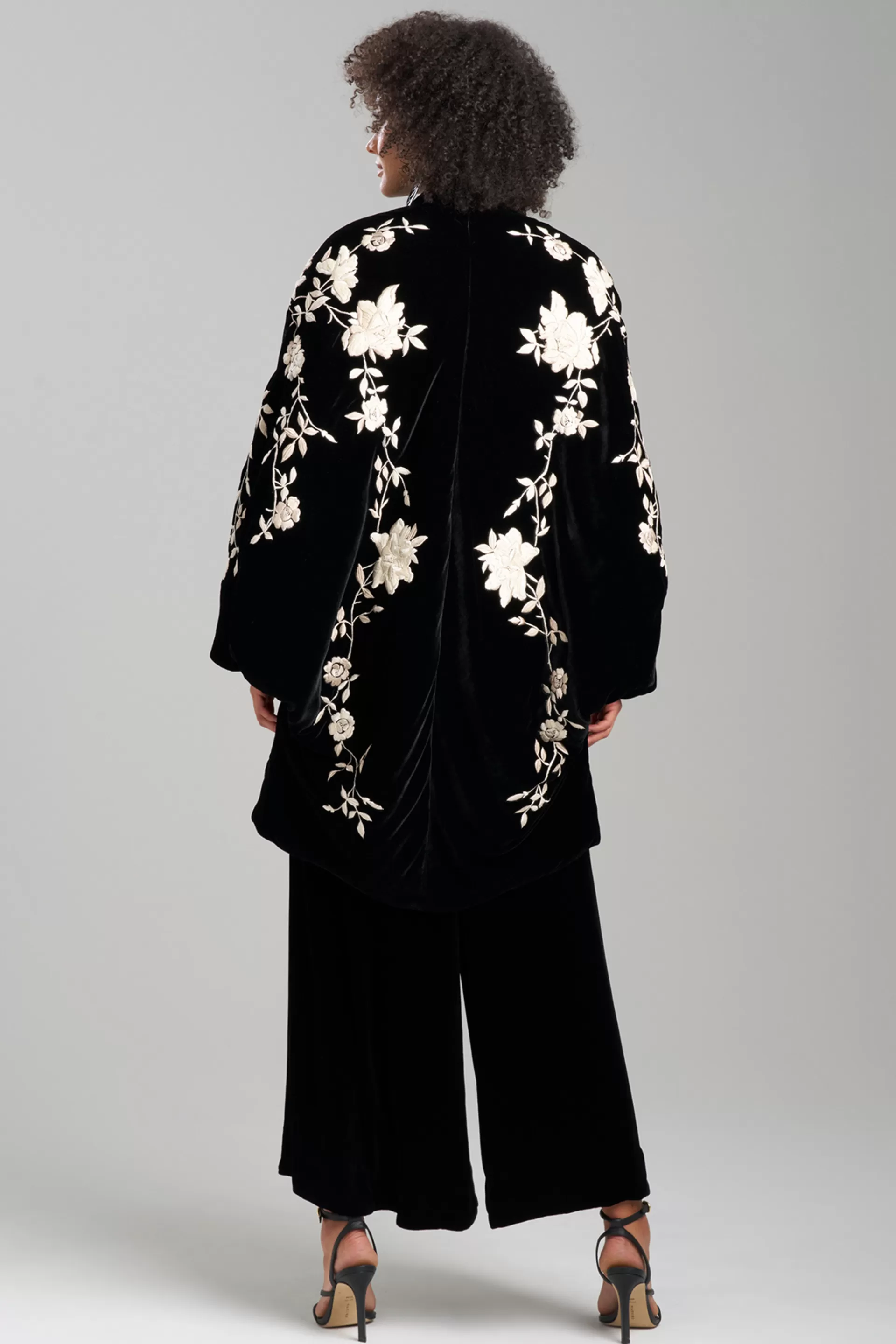 Natori Jackets & Outerwear | Couture Coats<Couture Velvet Silk Embroidered Coat Black