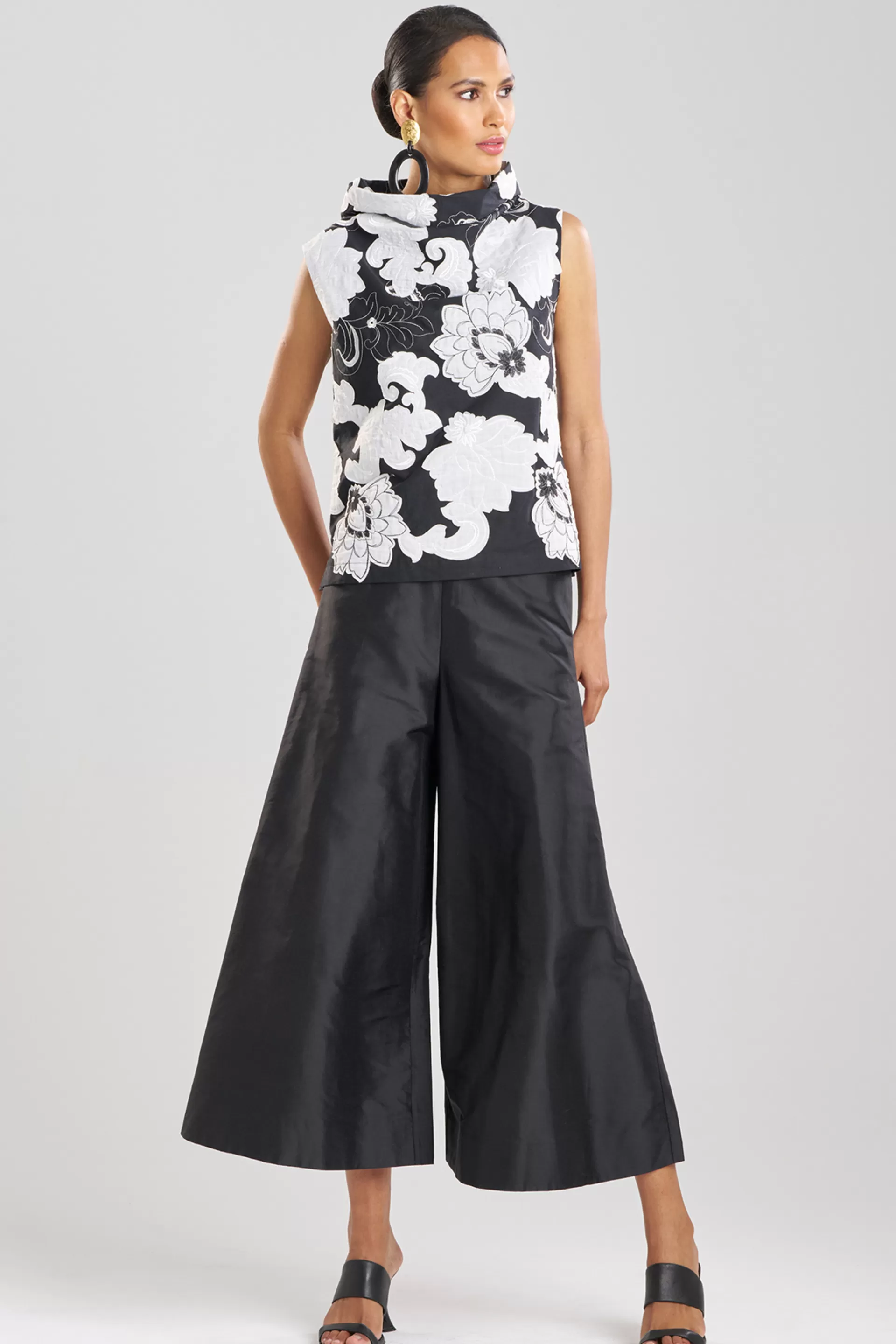 Natori Tops, Shirts & Tunics<Cressida Applique Crop Funnel Top Black Cream